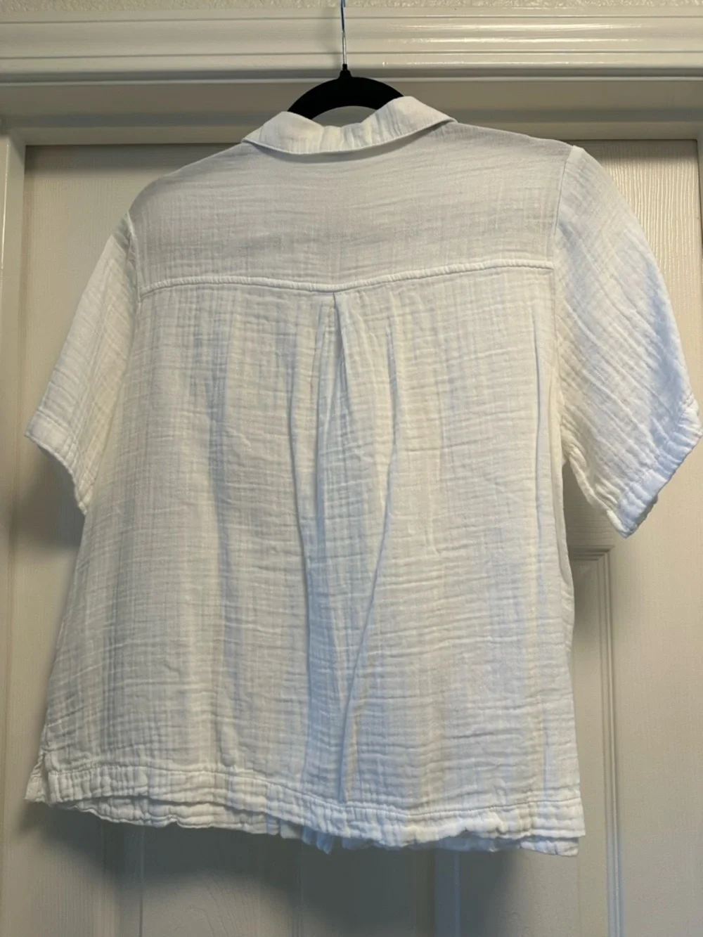 Old Navy White Short-Sleeve Button-Front Crinkle Gauze Shirt - Picture 2 of 3